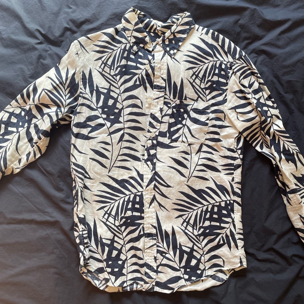100% Linen Club Monaco Button Up (Blue/White size men’s XS)